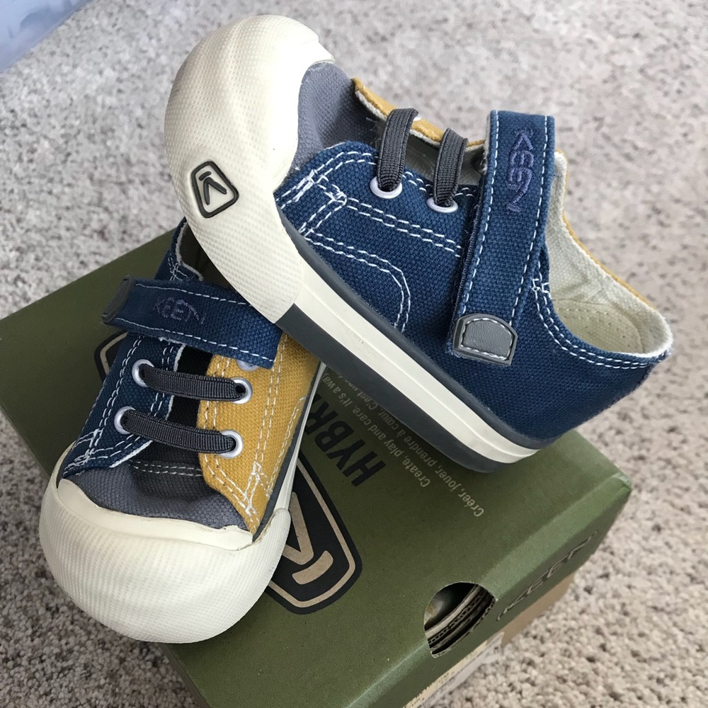 Toddler Boy shoes... Keen Brand size 5